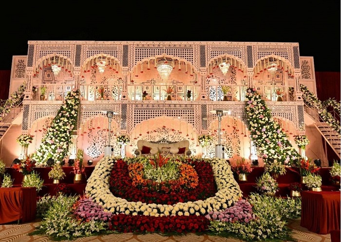 Mirror Plywood Stage